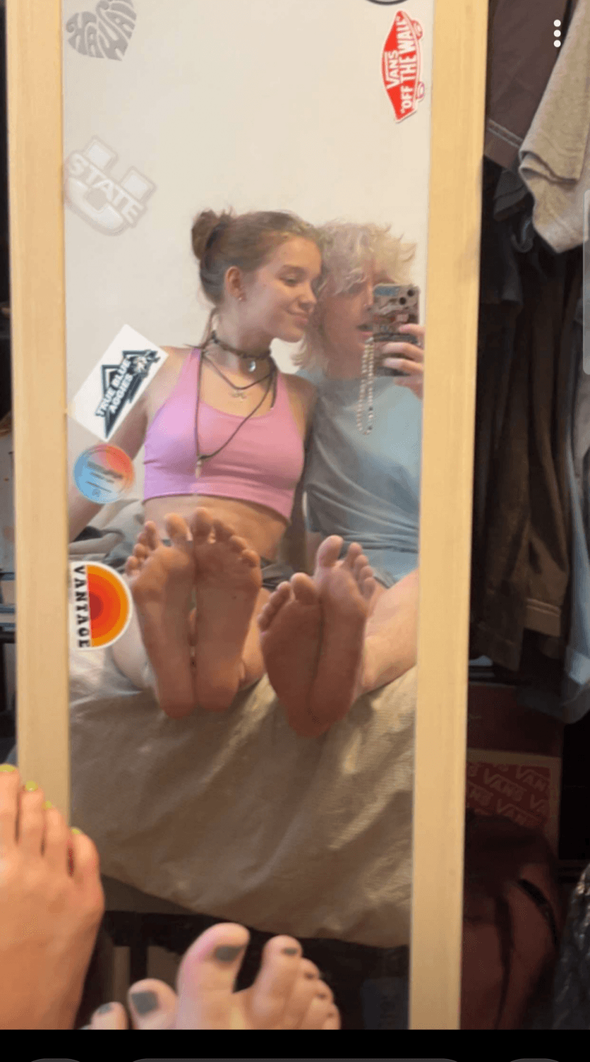 College dykes feet&booty [leaked]