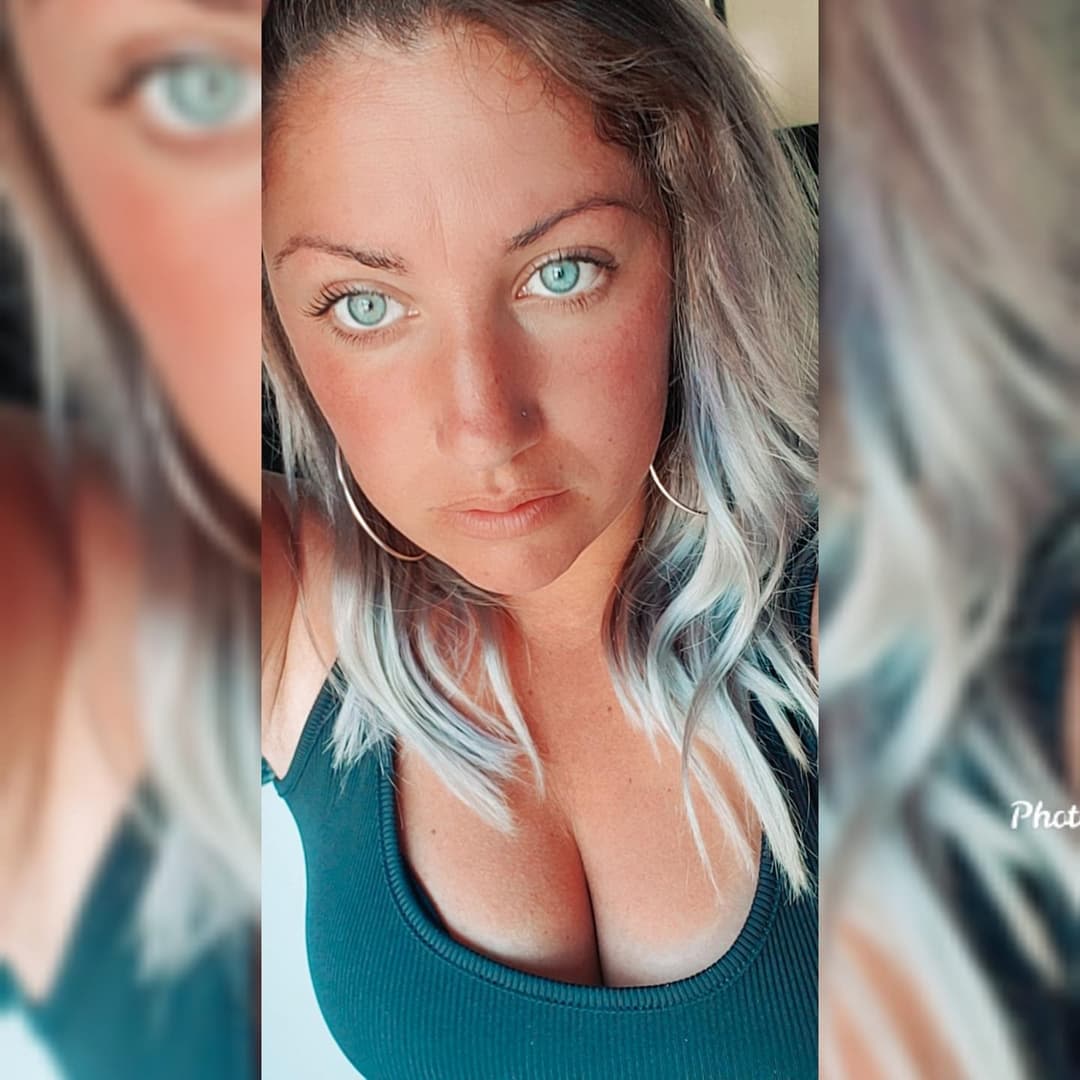 Might have forgotten their age, but definitely remembered how to show tits on ass on the G G W bus