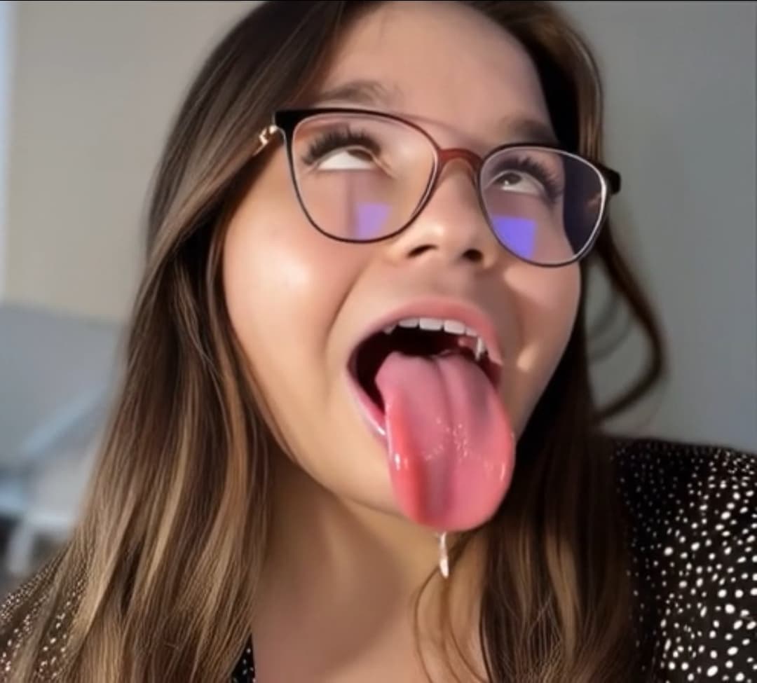 Click to view full size Lyzon Buro grosse putain à baiser de force