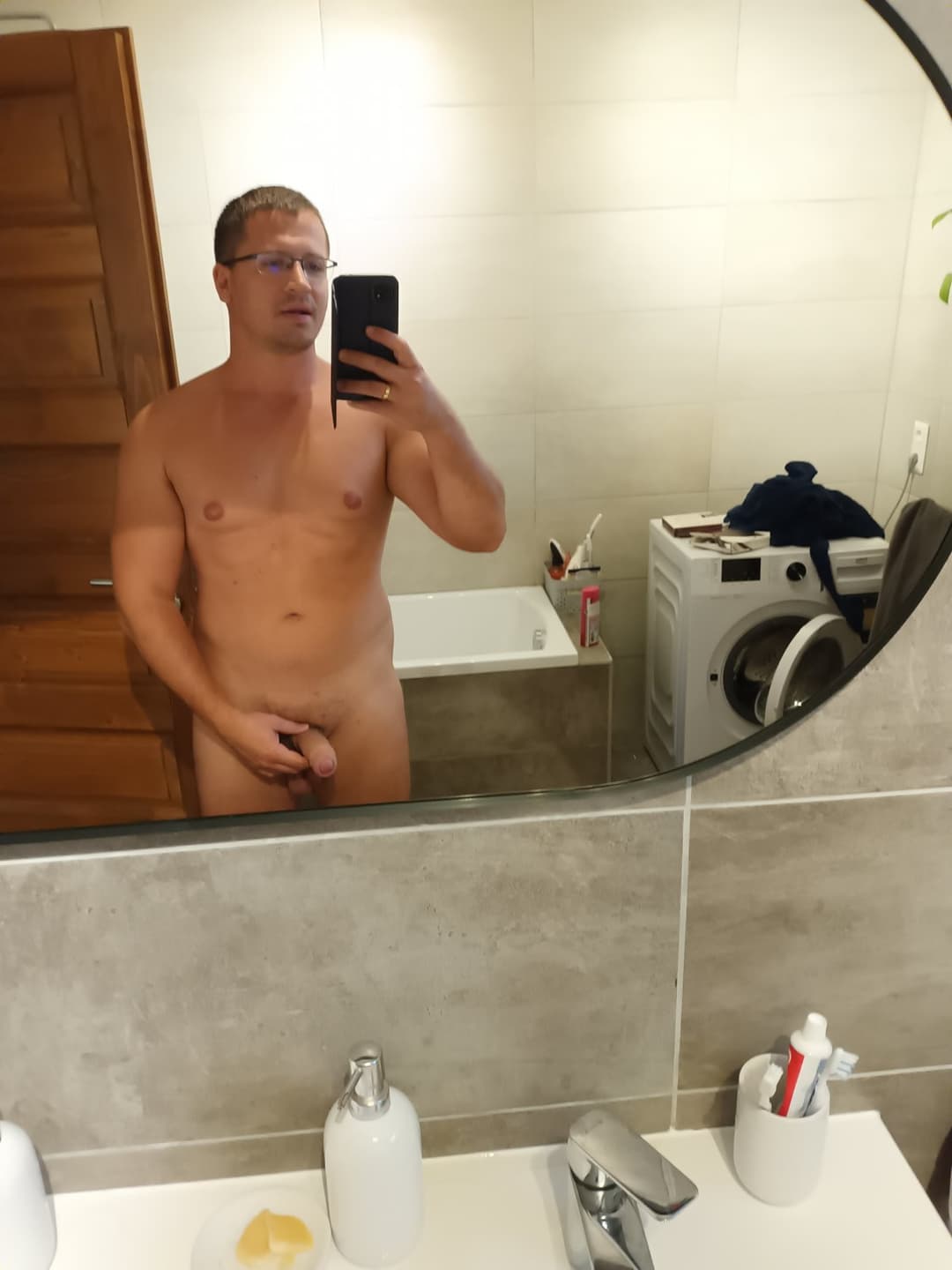 Male colleague mirror selfies