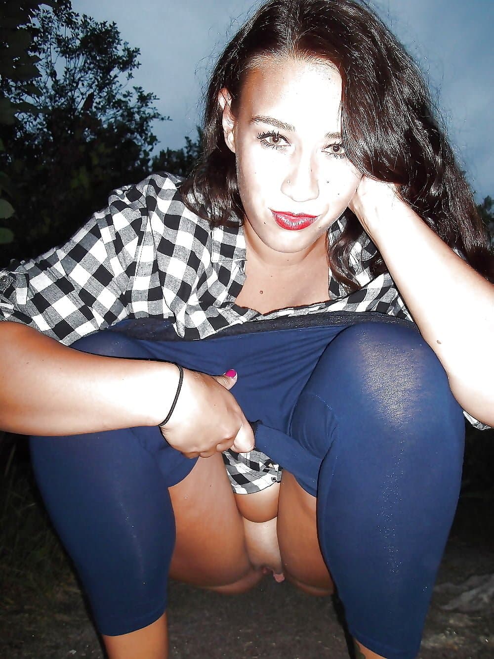 Sexy pawg milf naked and pissing