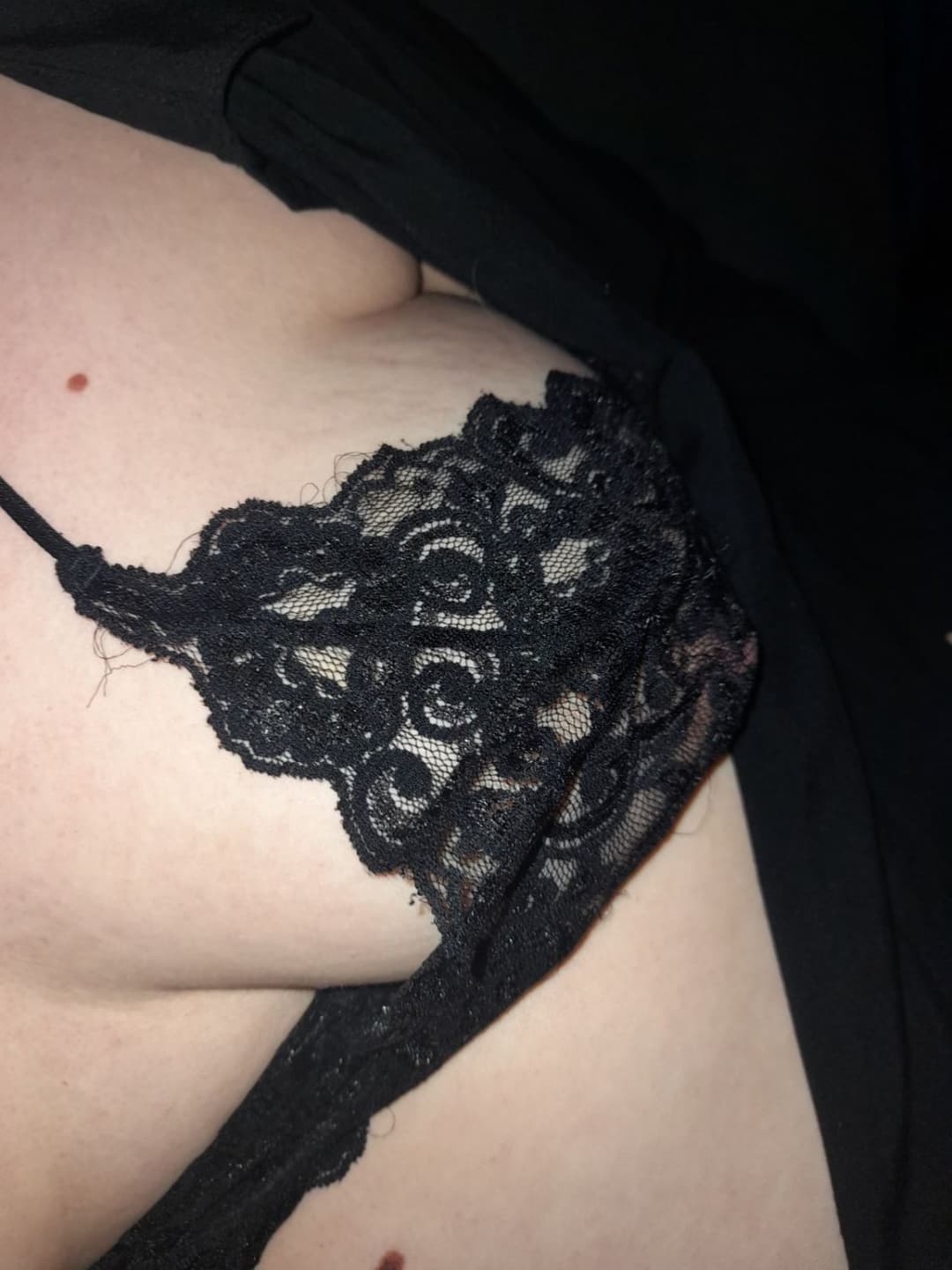 Click to view full size BBW RUBS BIG PUSSY