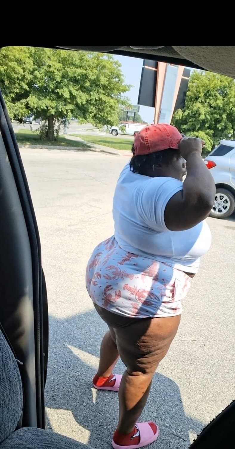 HUGE THICK MEGA EBONY BBW BUG OLE JUICY ASS BOOTY