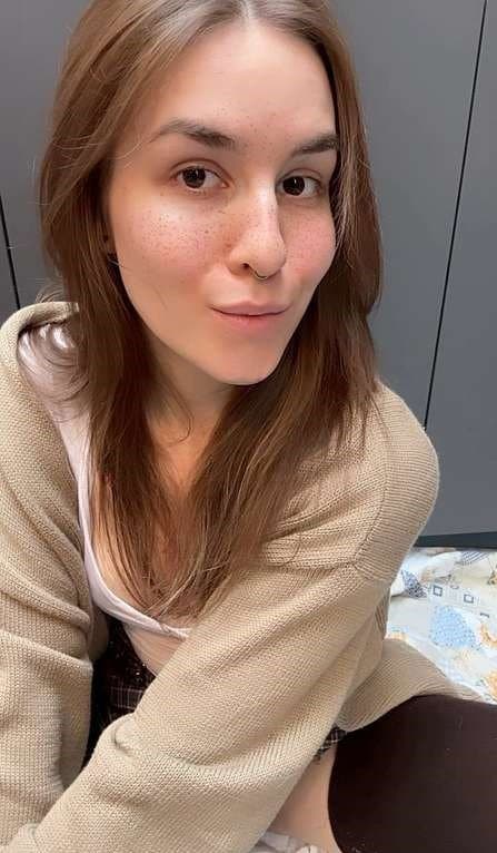 Petite salope belle chatte