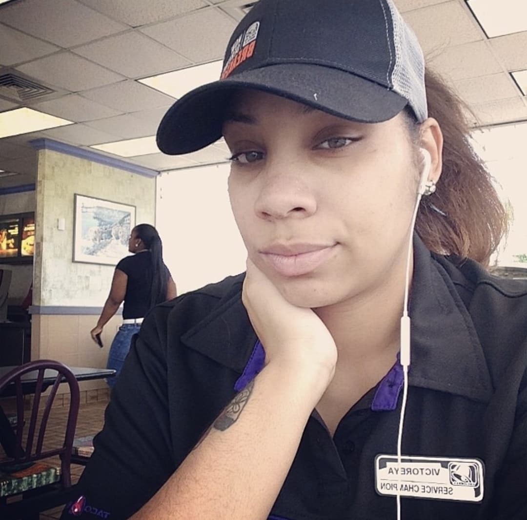 PRETTY EYES PRETTY PUSSY SLUT MOM