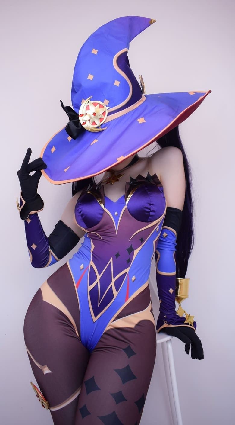 Mommy Anna.- Mona Megistus