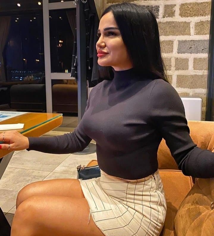 Sexy glamour feet pedicure woman sexy tits