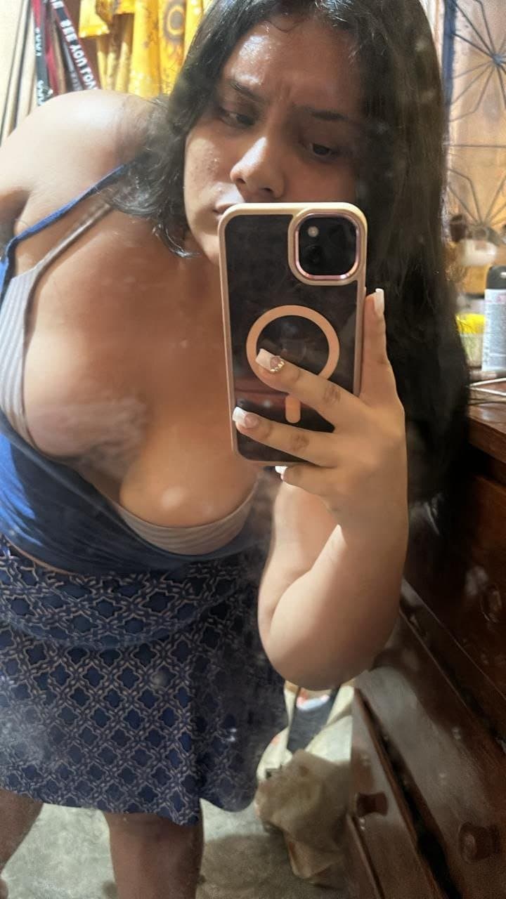 Gorda se masturba con un peine ?? Gorda putona parte 6