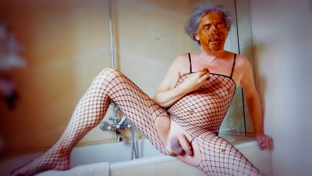 mature, old and pervert crossdresser: scat, selfpiss, scatplay, smear scat over my face