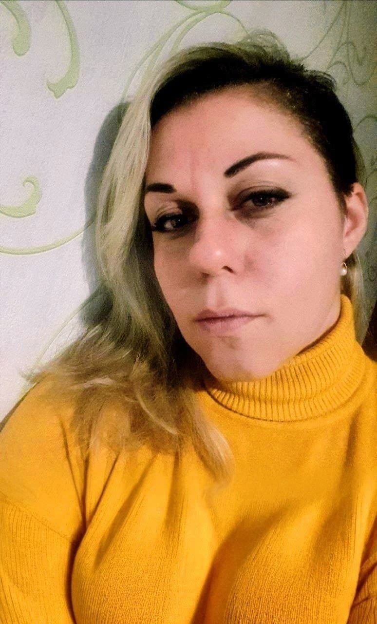 Click to view full size Very pretty woman - Anna