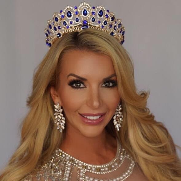 A Miss Texas winner & a few mid housewives get wet, wild & naked at spring break