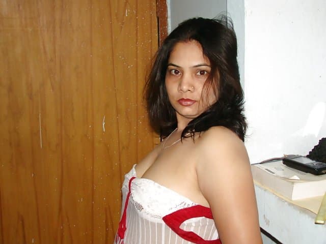 Desi chubby bhabhi look serious?