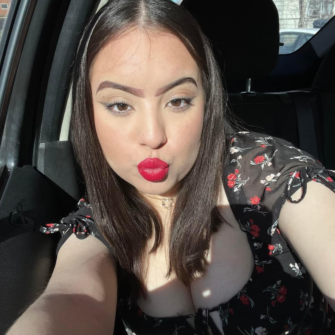 Sexy big titty Latina teen??????????????????????