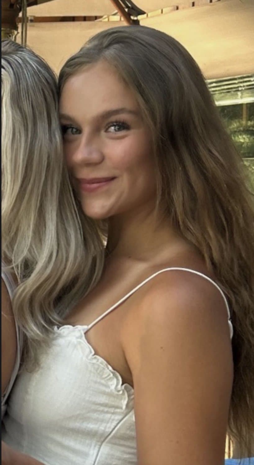 Sophomore Blonde Stunner with a gorgeous facecard