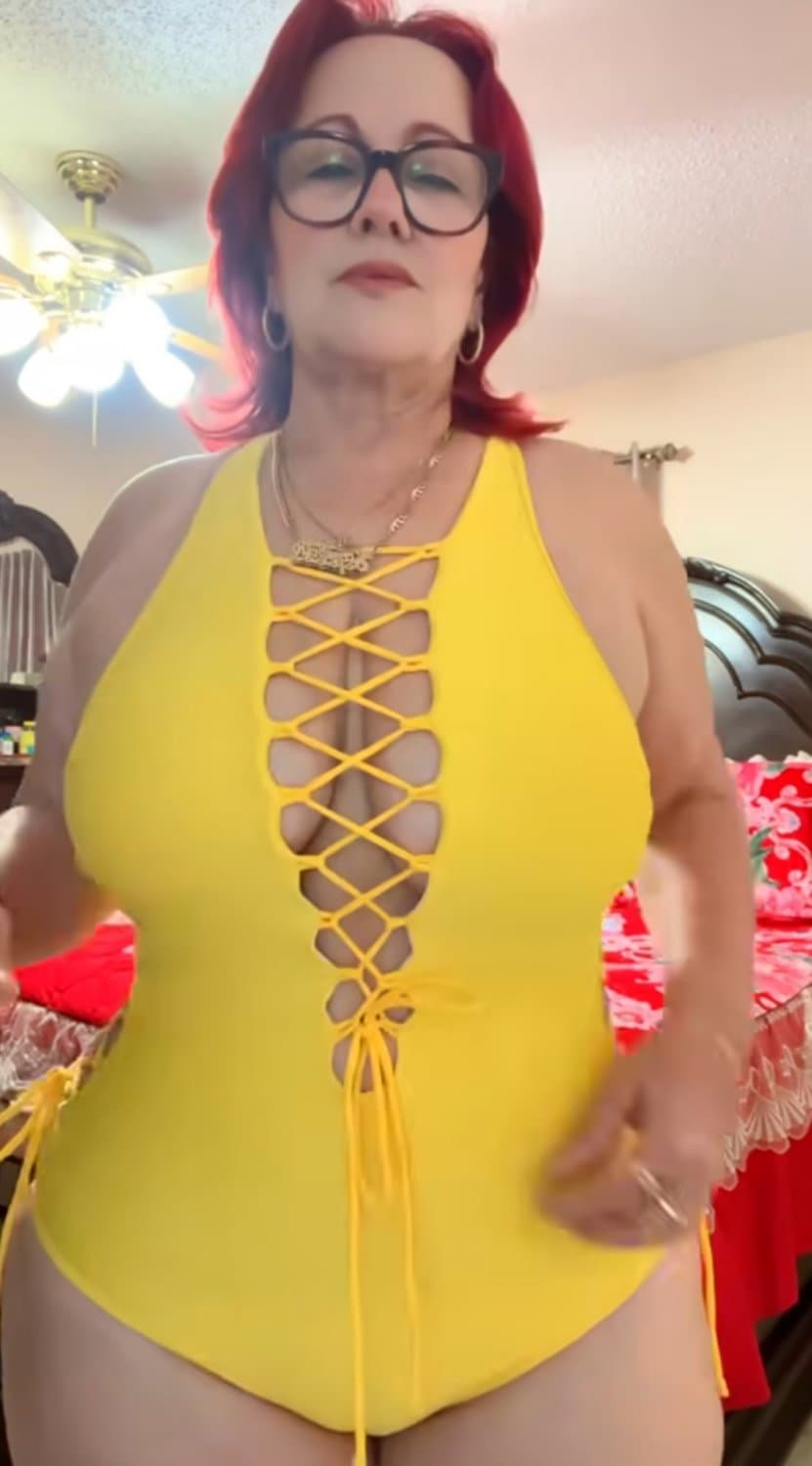 Sexy photos of my hot mom big ass, I stole the photos from her cell phone