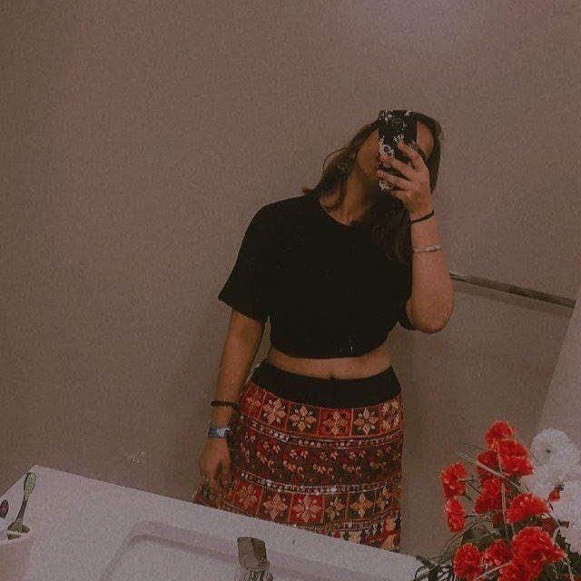 Beautiful punjabi girlfriend seducing her boyfriend with her naughty pictures and mms