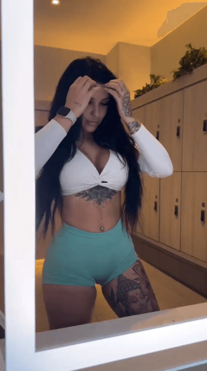 Morena Rabuda e gostosa