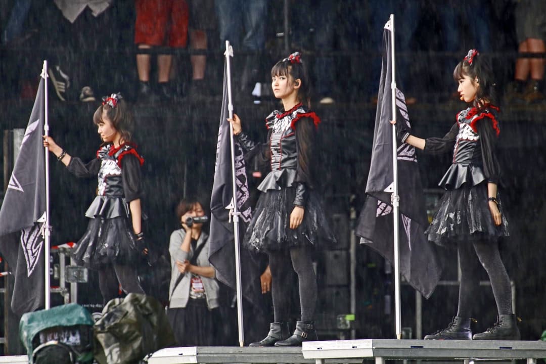 Su metal boobs
