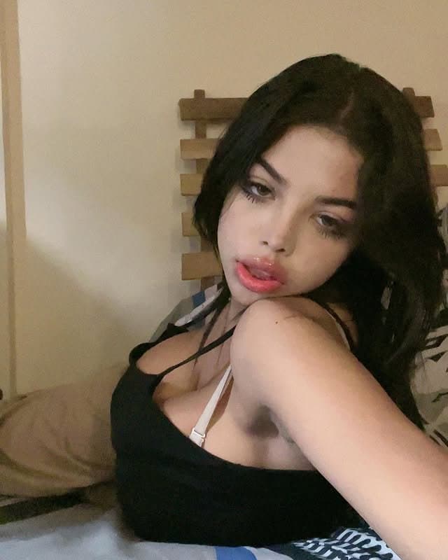 Zorrita morena preciosa con tremendas tetas gigantes, tetas lecheras y culito rico (part1)