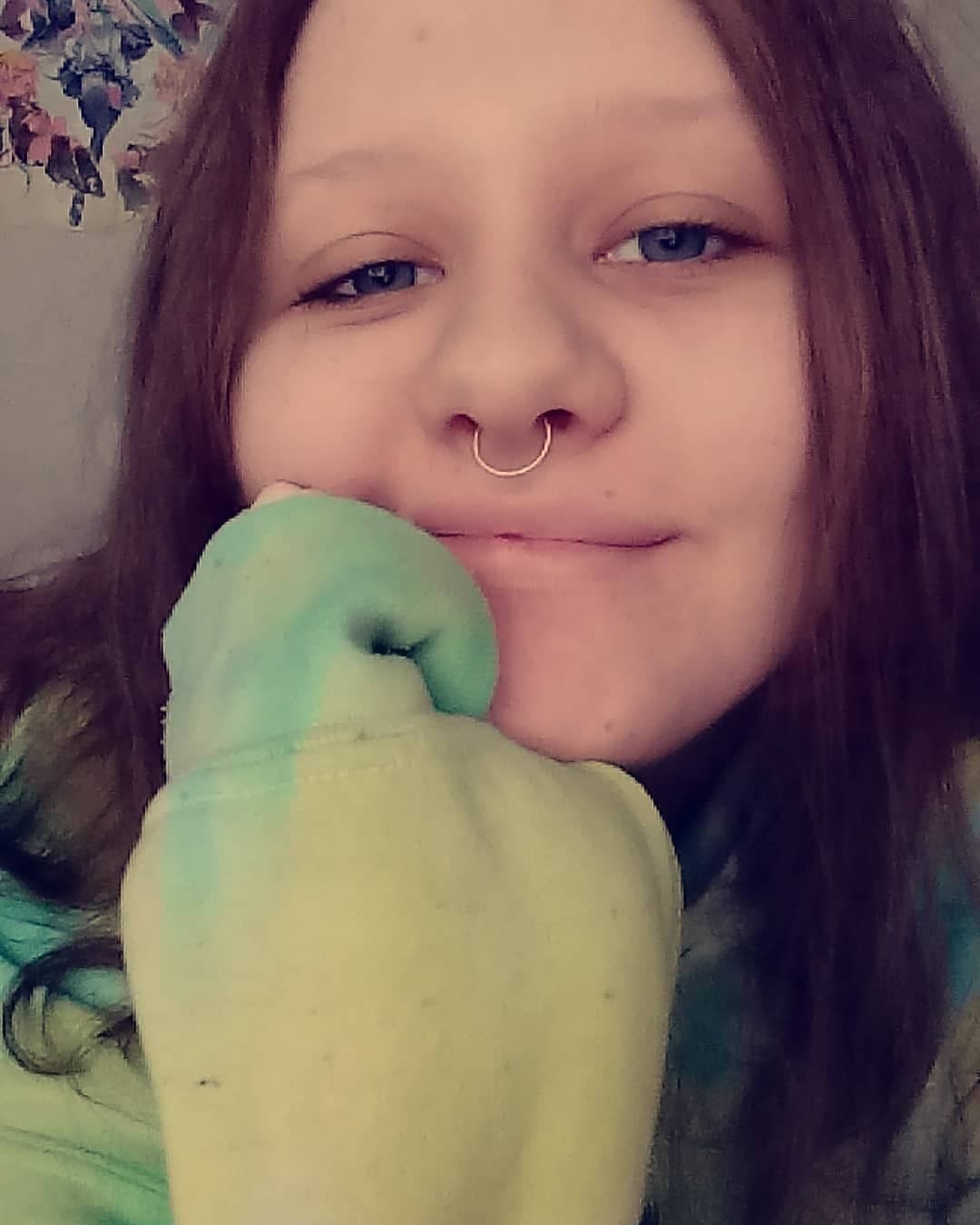 WHITE EMO WEEB MAKING GOONERS NUT