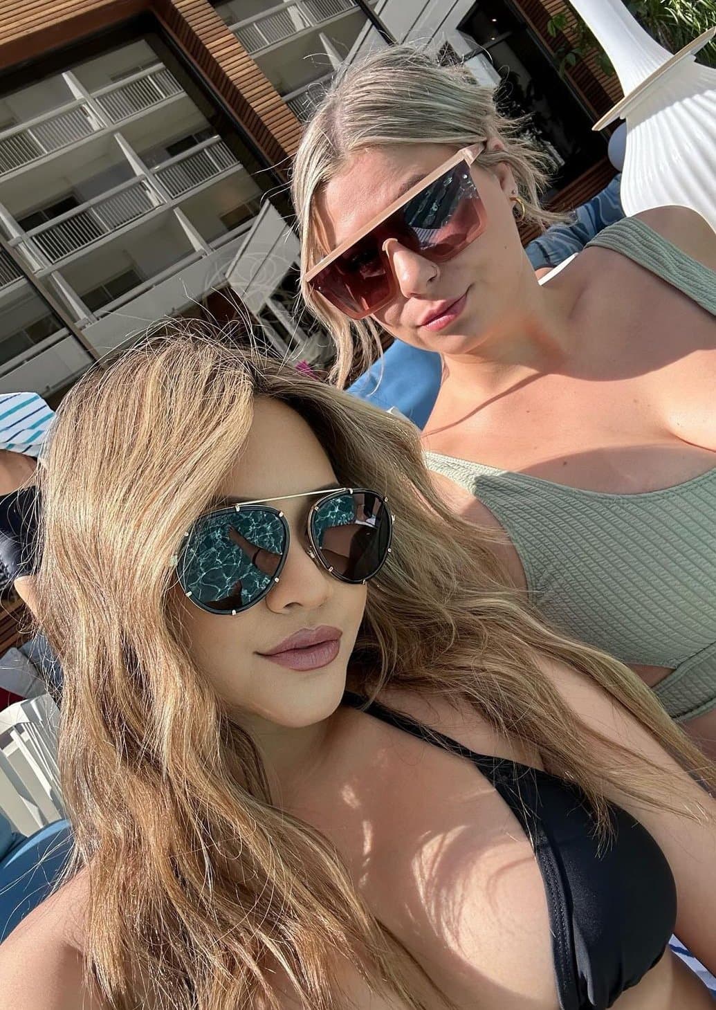 Slender with big tits in a bikini