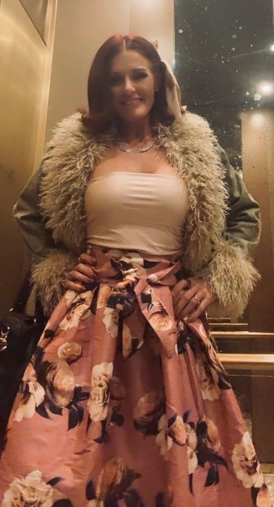 PERFECT PETITE MATURE SEXY HOT MILF COUGAR MOM featuring her daughter REAL CAMER ROLL LEAKS