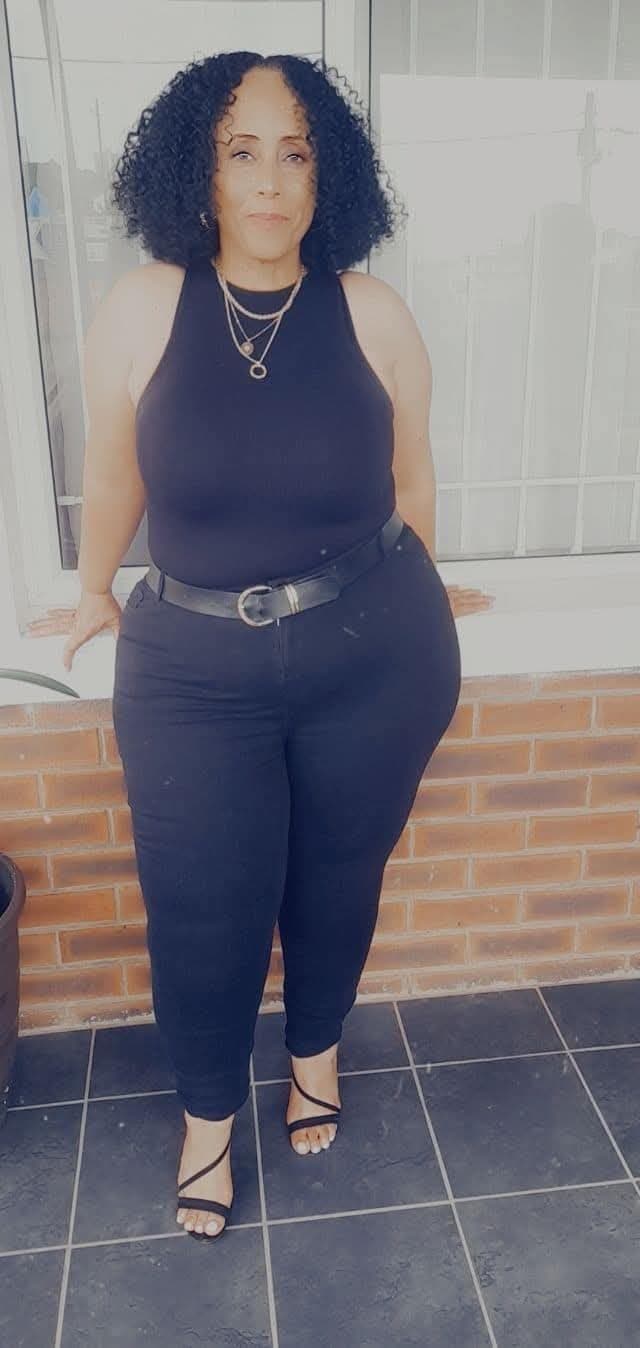 busty beautiful South African milf mommy