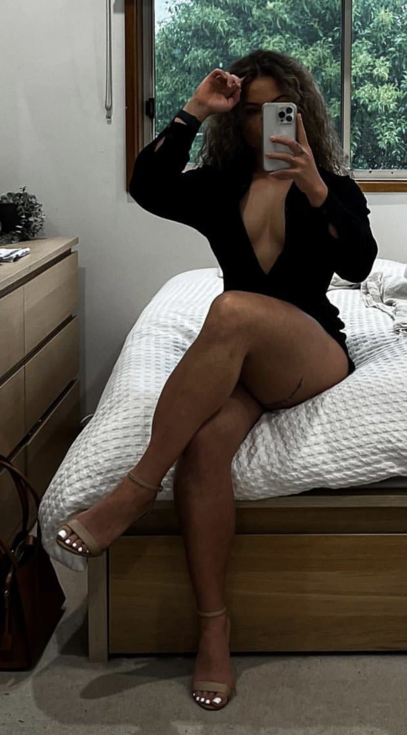 Aussie fitness model loves flaunting her body