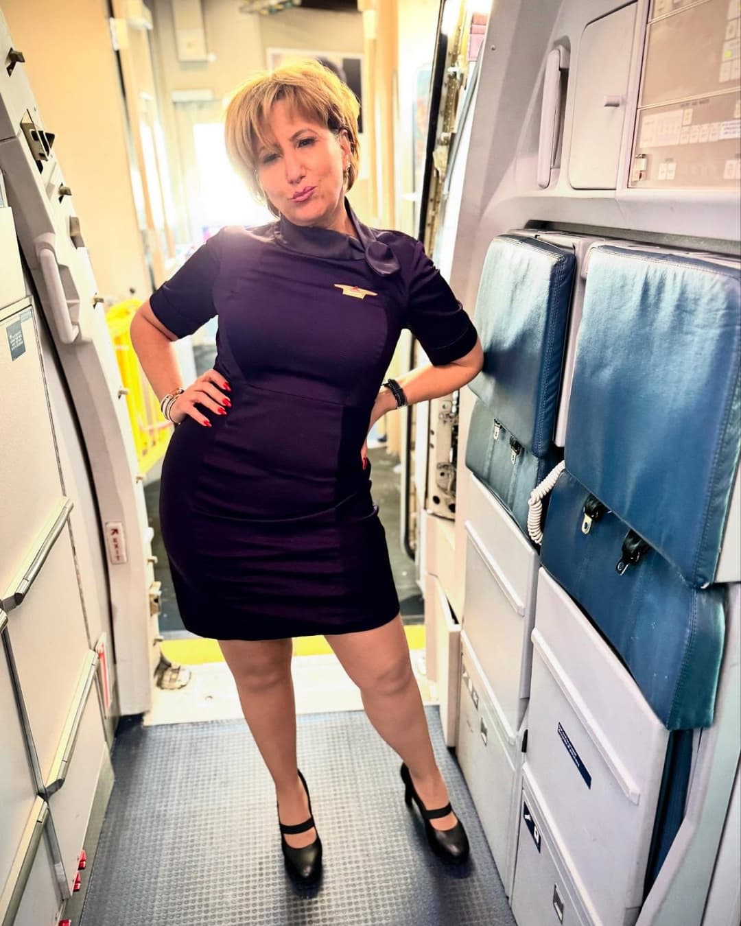 Thick Gilf flight attendant