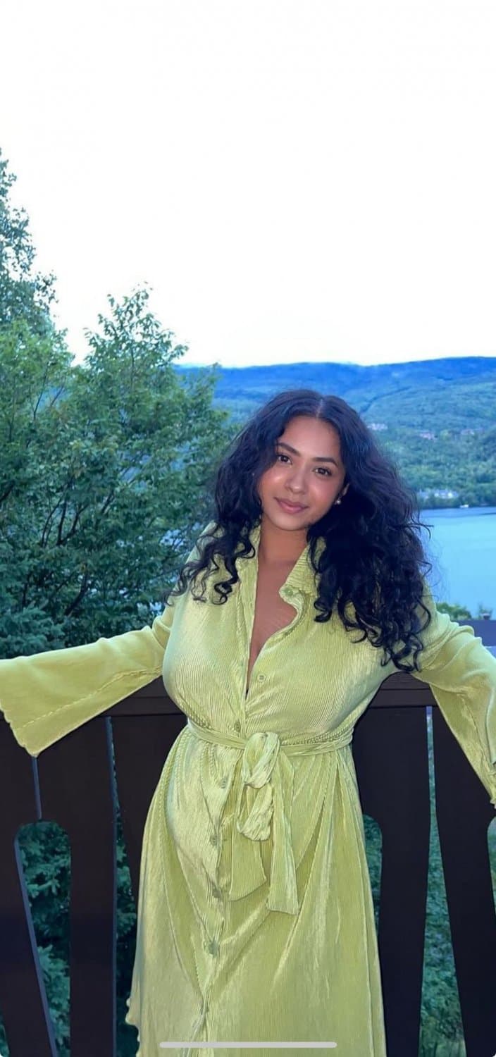 A trophy arab goddess