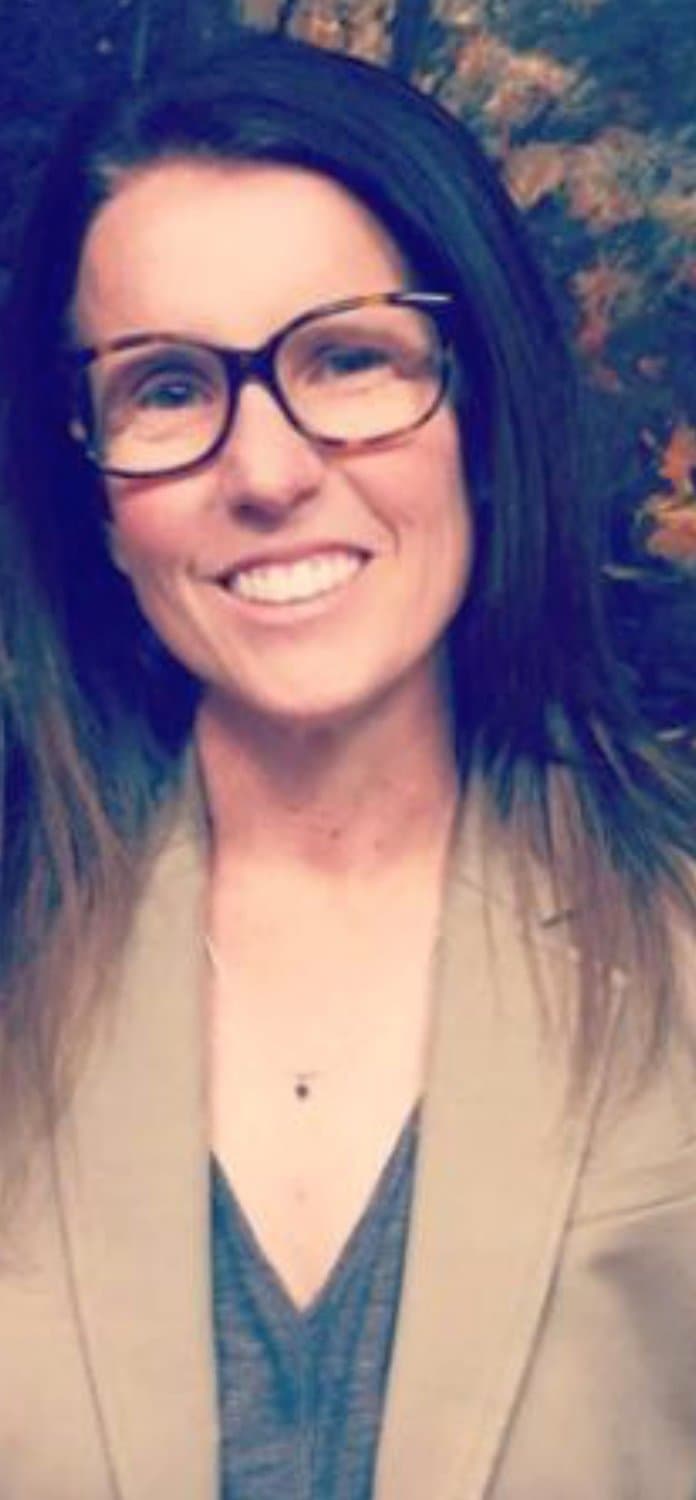 Arlene spreads her mom cunt & sucks cock