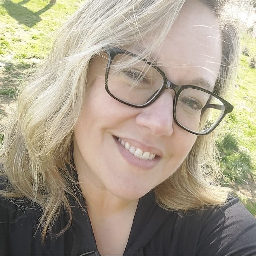 Pawg Nurse with that camel toe. Nurses are always down.