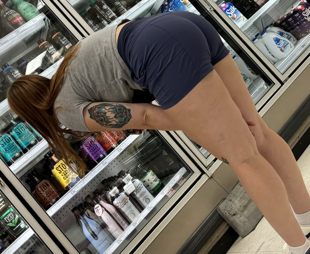 Nice booty in shorts