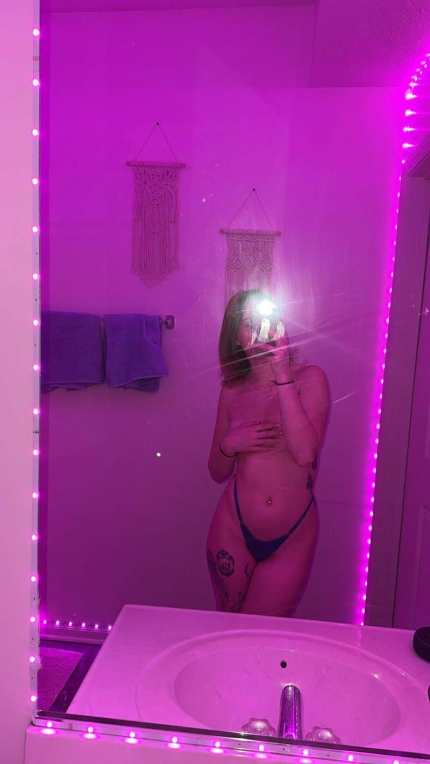 Sexy country girl takes backshots