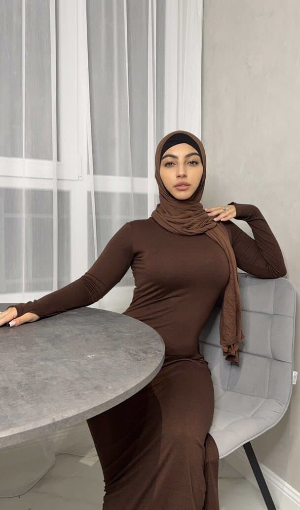 Noémy la plus grosse chienne arabe ?? ( Gros Seins - Gros Cul )