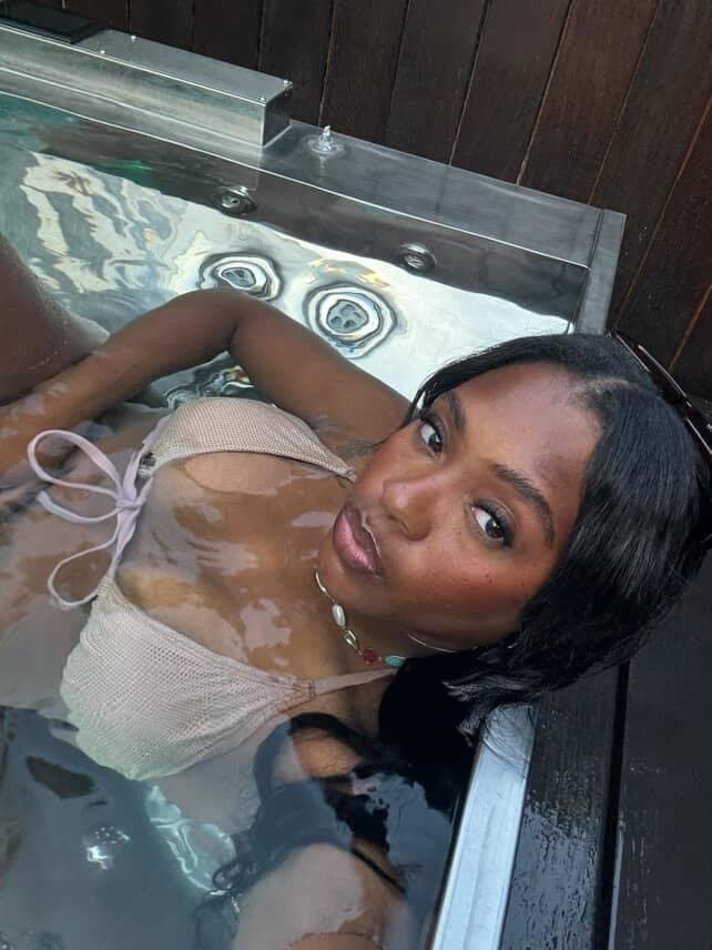 Sexy busty ebony slut Jae