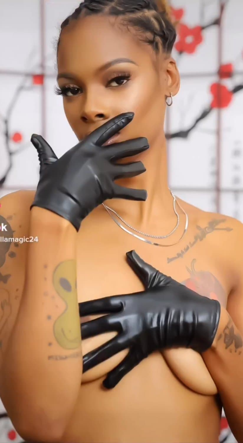 Carmella @carmelladean_