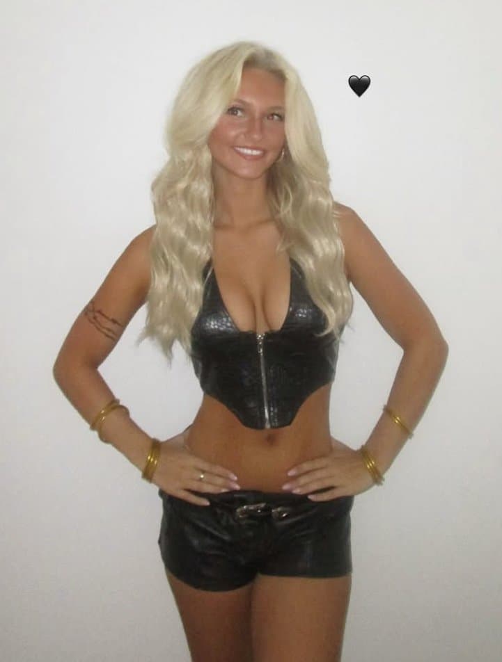 Perfect blonde IRL teen - sexy college PAWG goddess