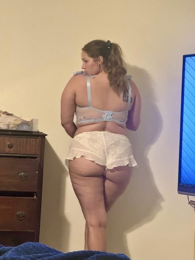 Fat Tits & Giant Ass On Curvy Slut Wife