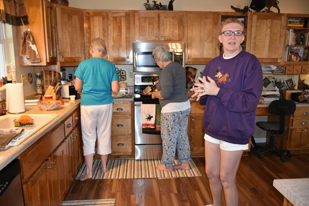 Aussie marries Tennessee Country Gal, loves to share her.