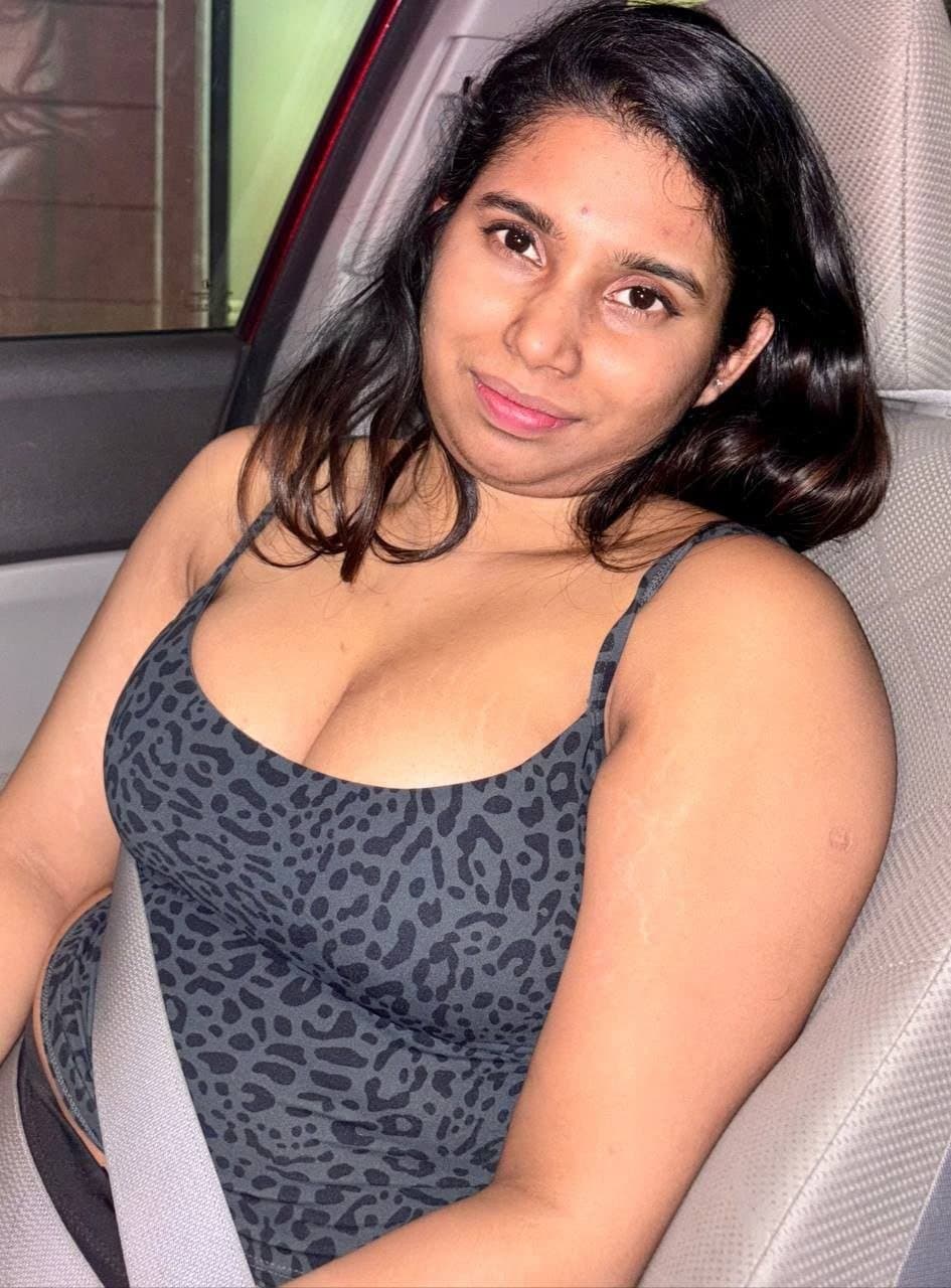 Desi Cute Indian/Sri lanka Busty Newly Married Rich Wife Homemade Doggy Fucking & Blowjobs