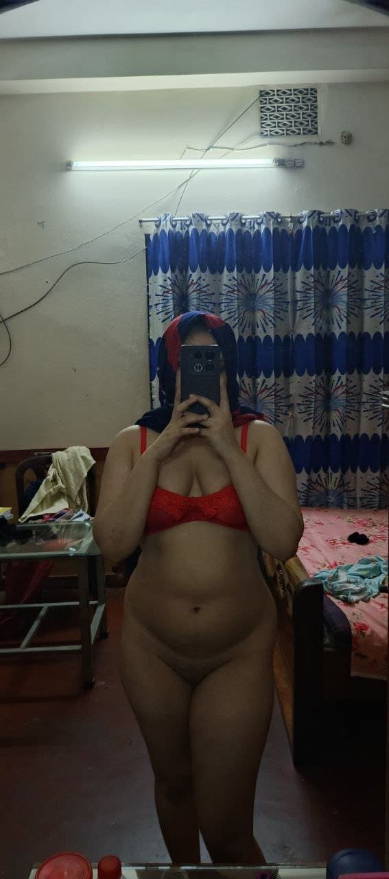 sexy Indian figure Hijab cute and sexy face giving blowjob and getting fucked leaked pics