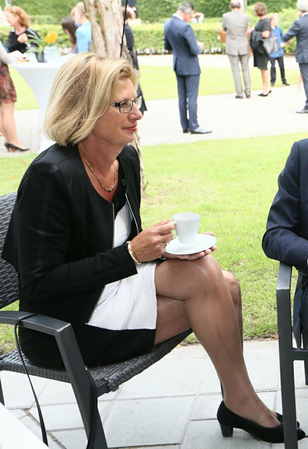 Click to view full size Blonde, Short hair