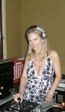 Cougar realtor caught shaking her nice titties in public on camera back in 1993!