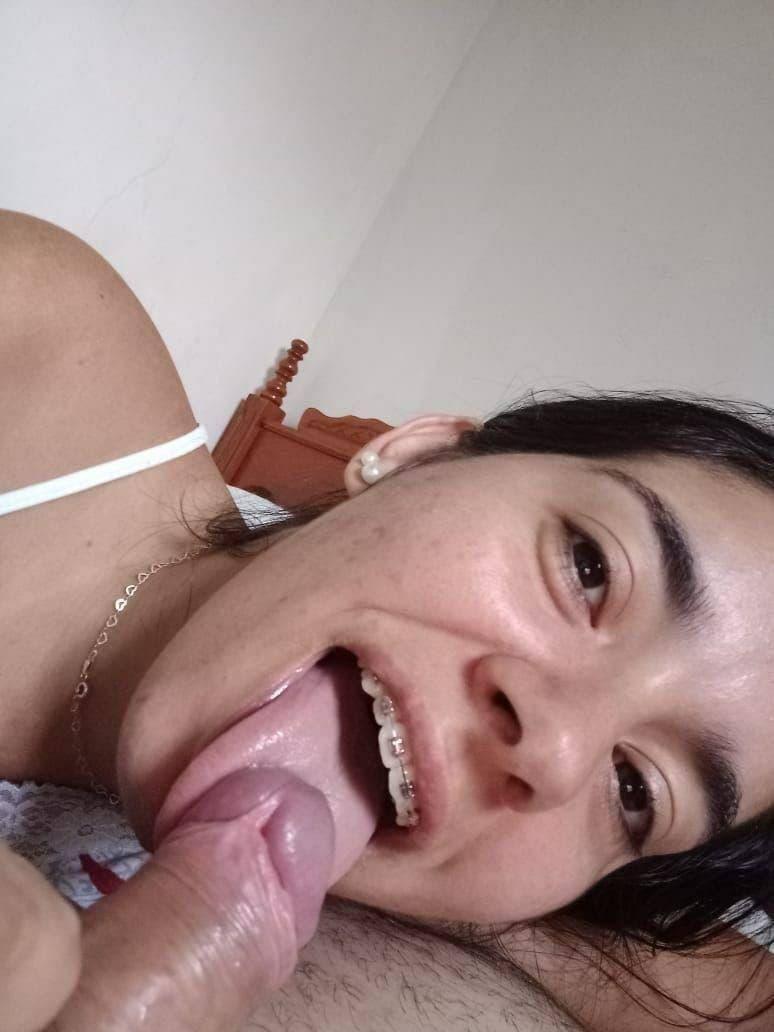 Crente novinha ensinando como se chupa