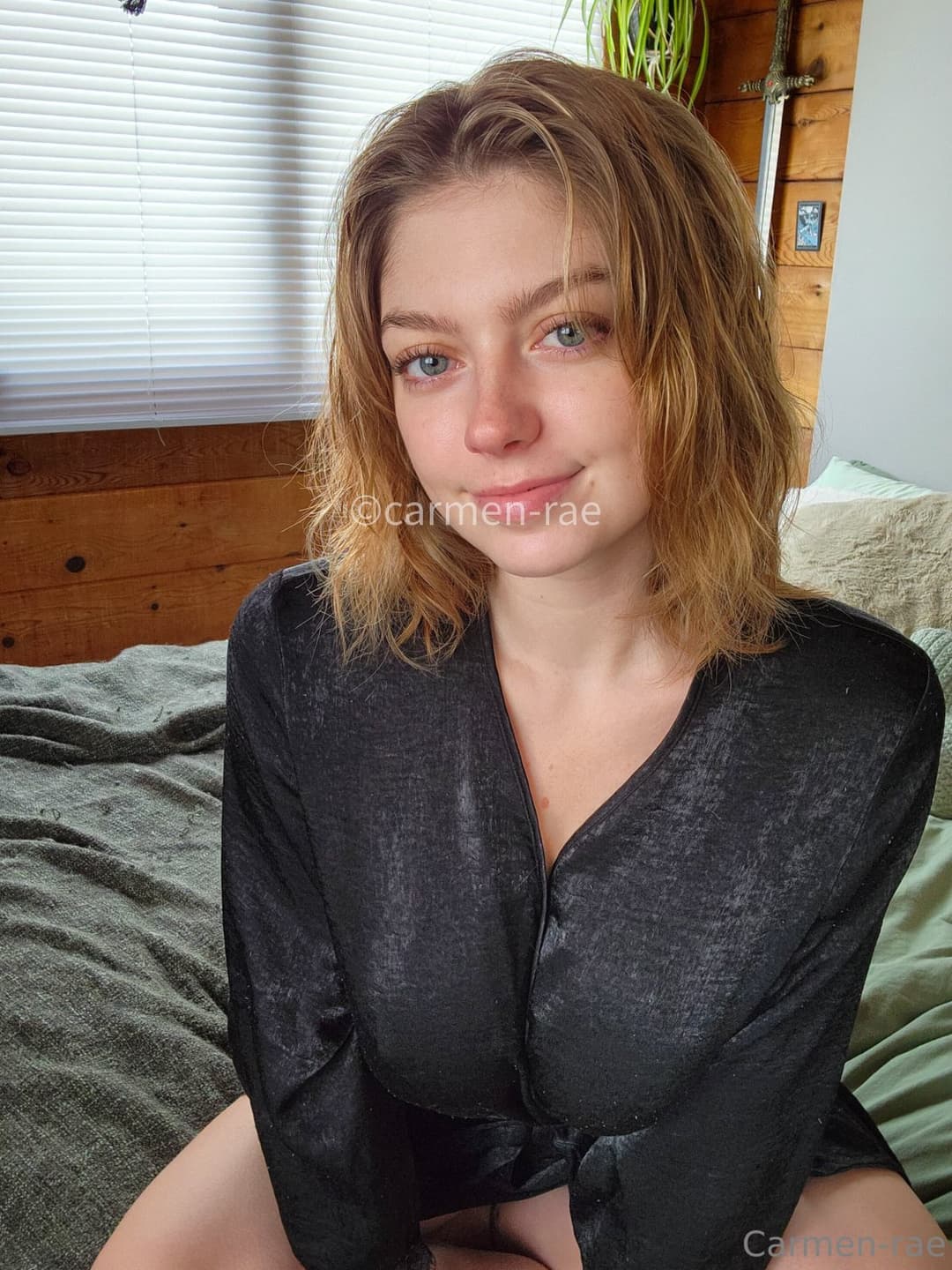 Out of the shower, nice and squeeky clean ✨