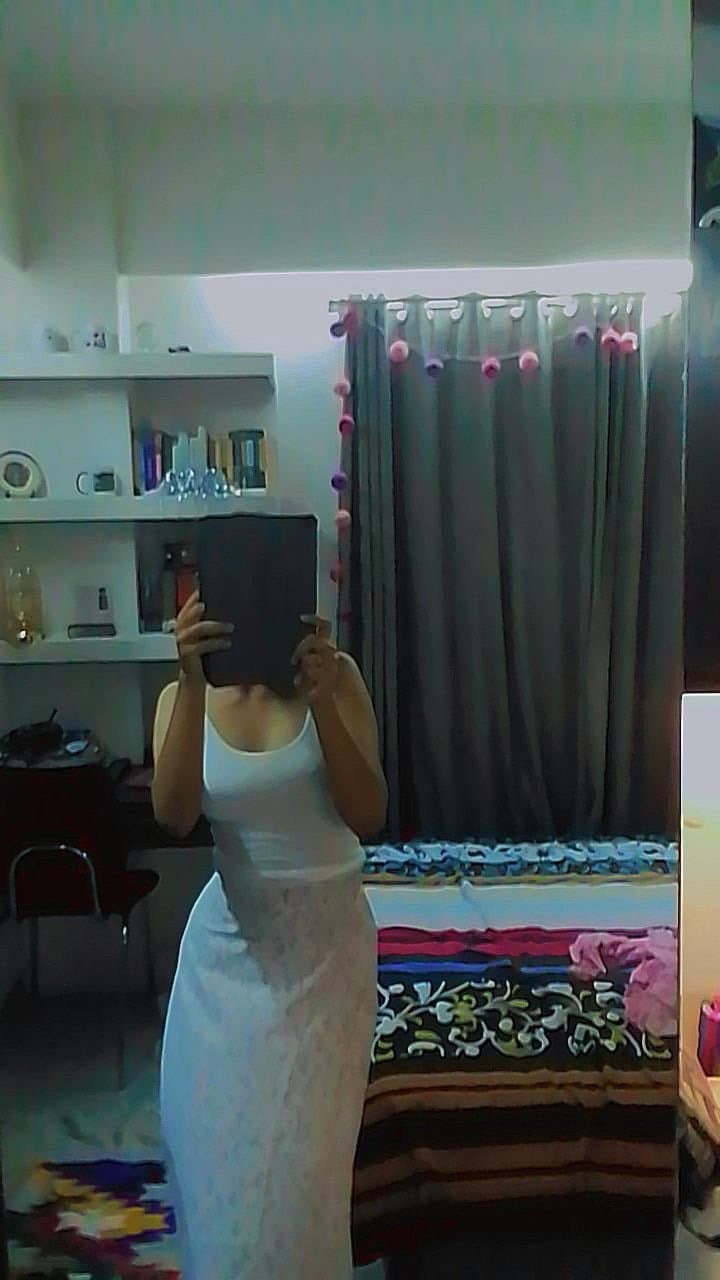 Young slut Jumaina leaks in white