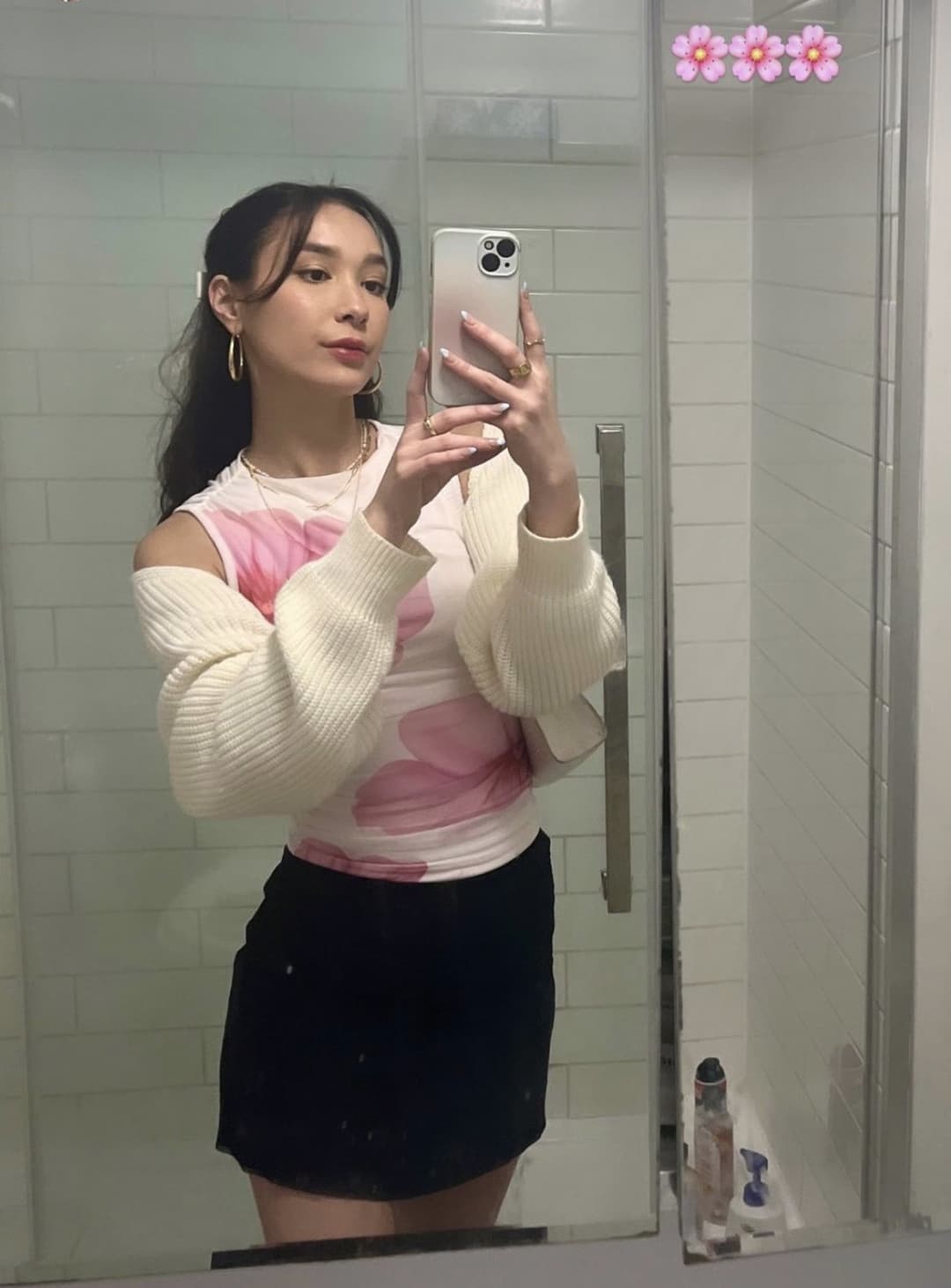 White asian girl gets fucked from behind