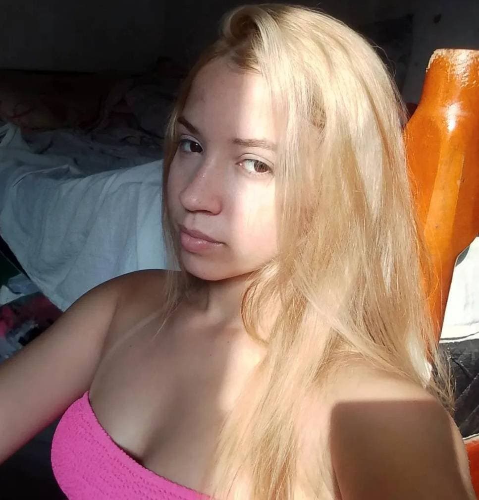 Loirinha vazada dando e gemendo alto pra traficante