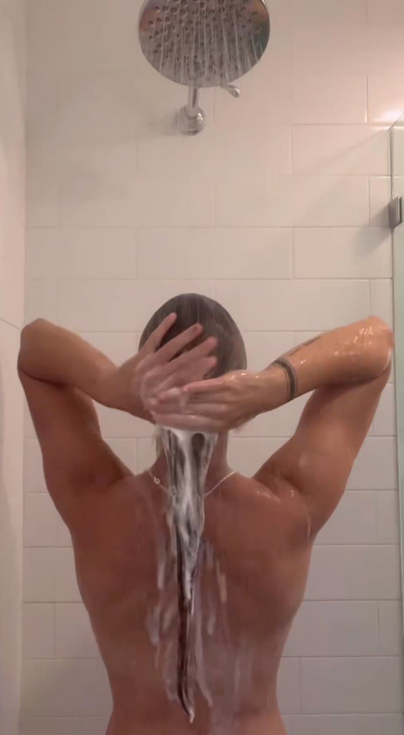 Betraying my teen feminist lesbian friend because I think it’s funny ?